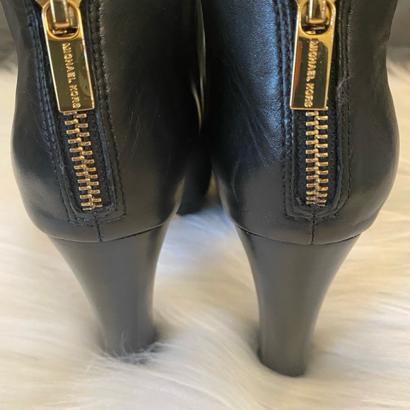MICHAEL KORS • “LESLY” • Genuine Leather Booties in Black • Size 8 - Picture 8 of 9